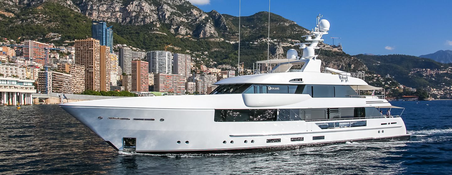 Superyacht Philosophy under way 