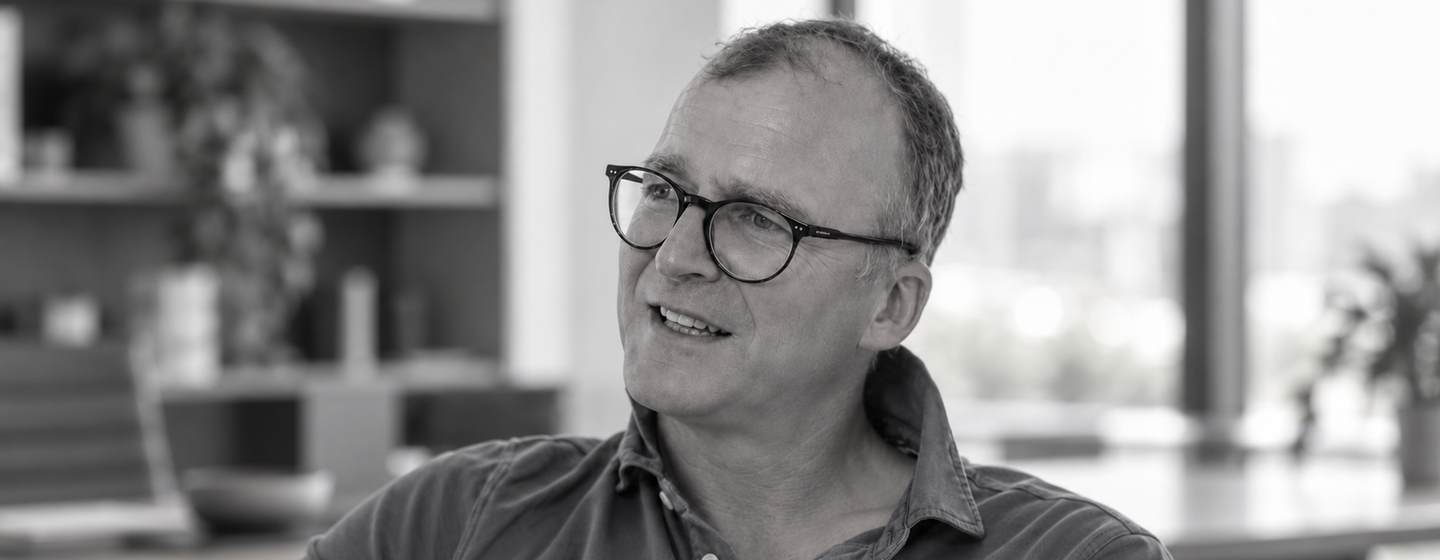Hugo Andreae in black and white
