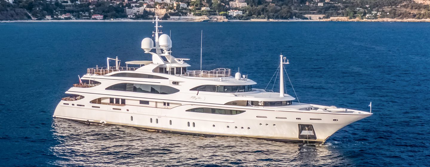 Superyacht Dilara under way 