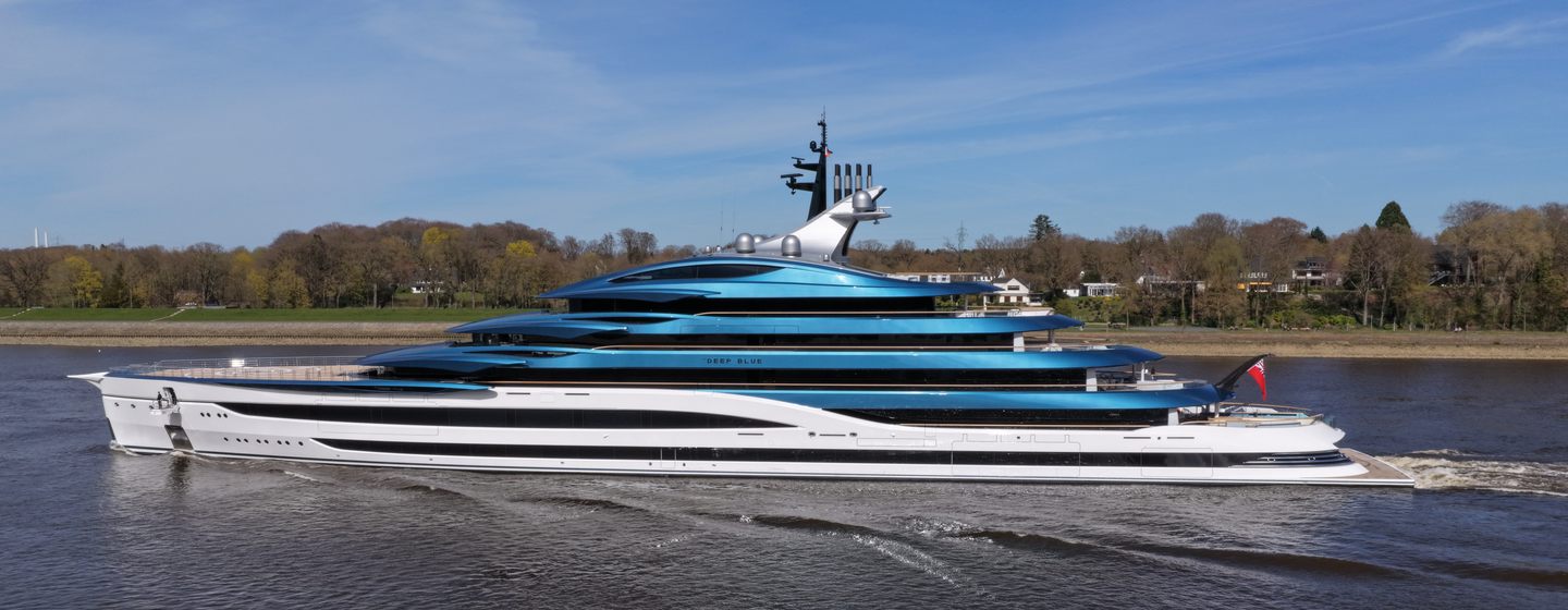 Superyacht Deep Blue under way 