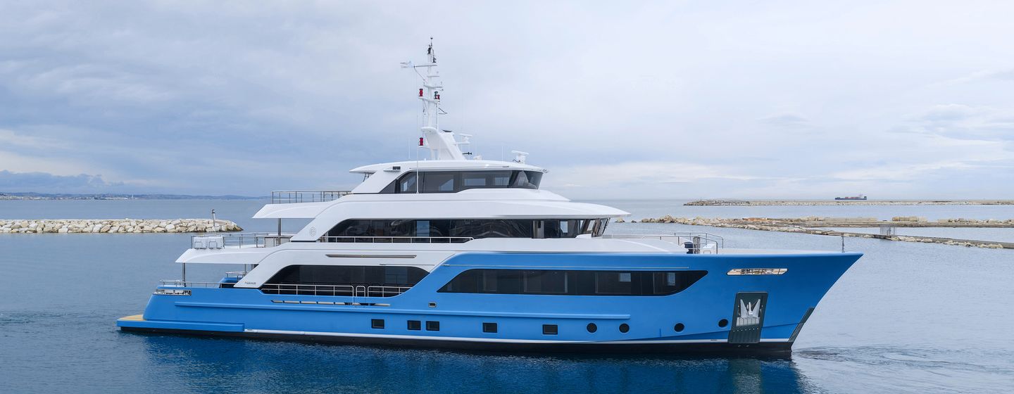 Explorer Yacht Presence under way