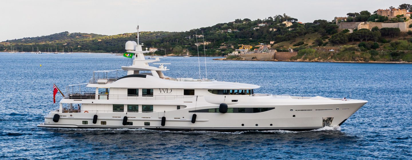 Superyacht Were Dreams under way 