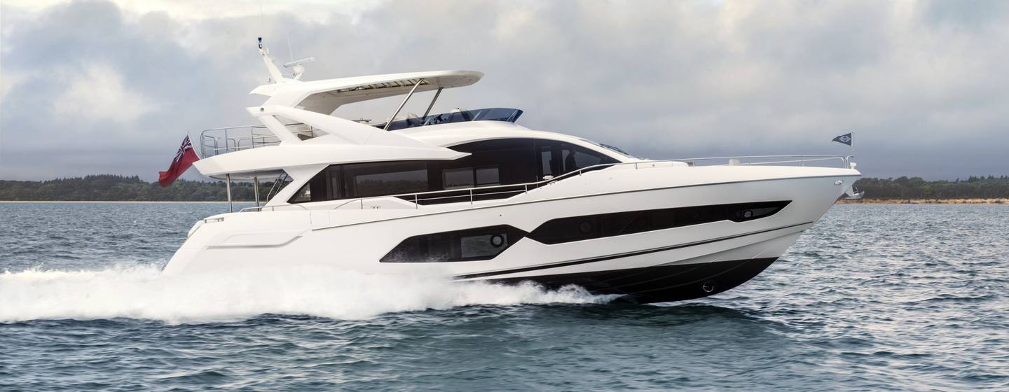 Sunseeker 76 Yacht under way 
