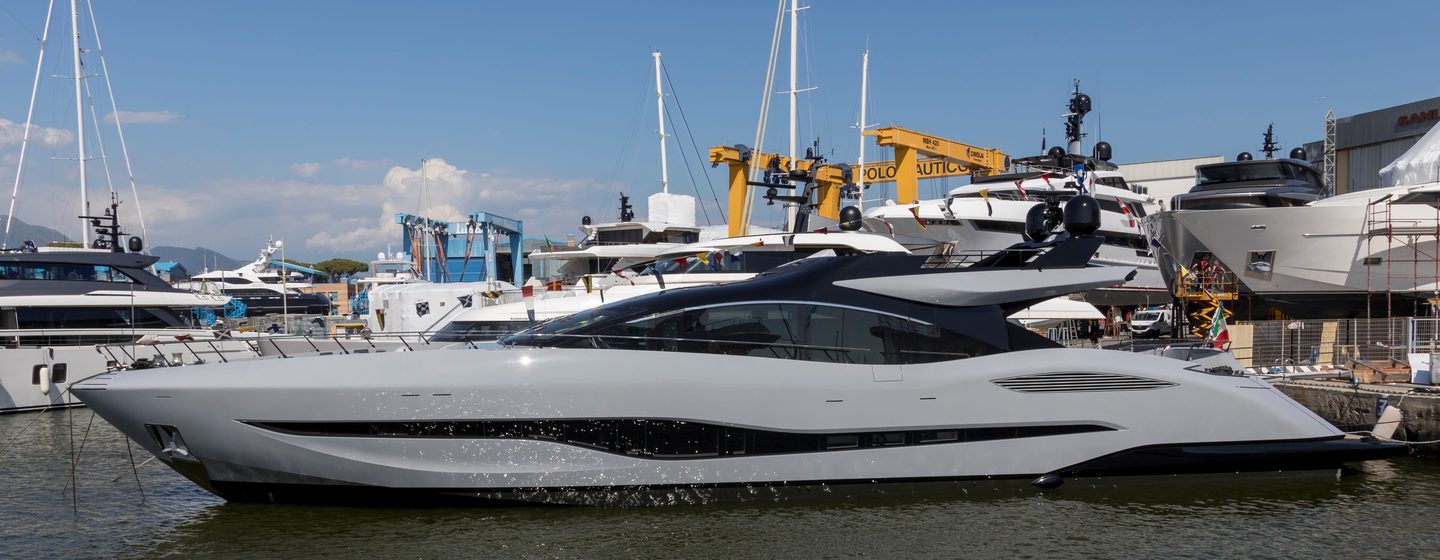 Mangusta 104 REV at launch