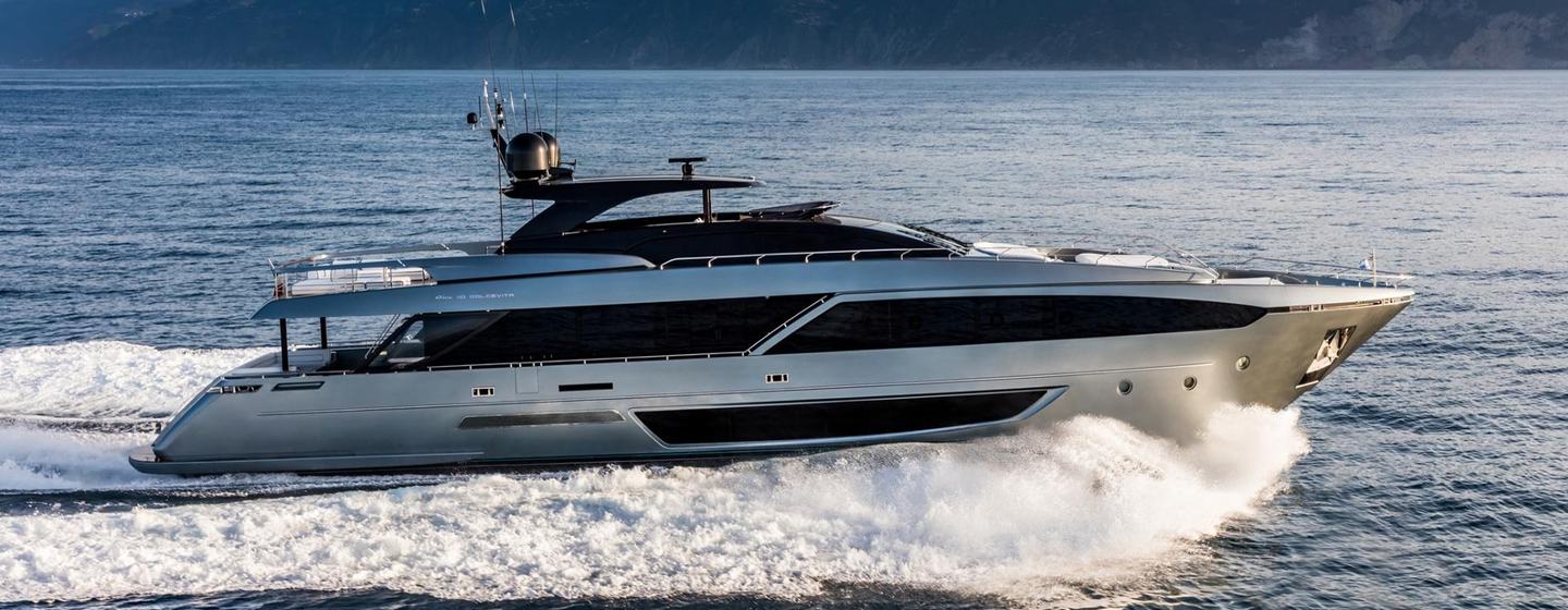 Superyacht Taku under way 
