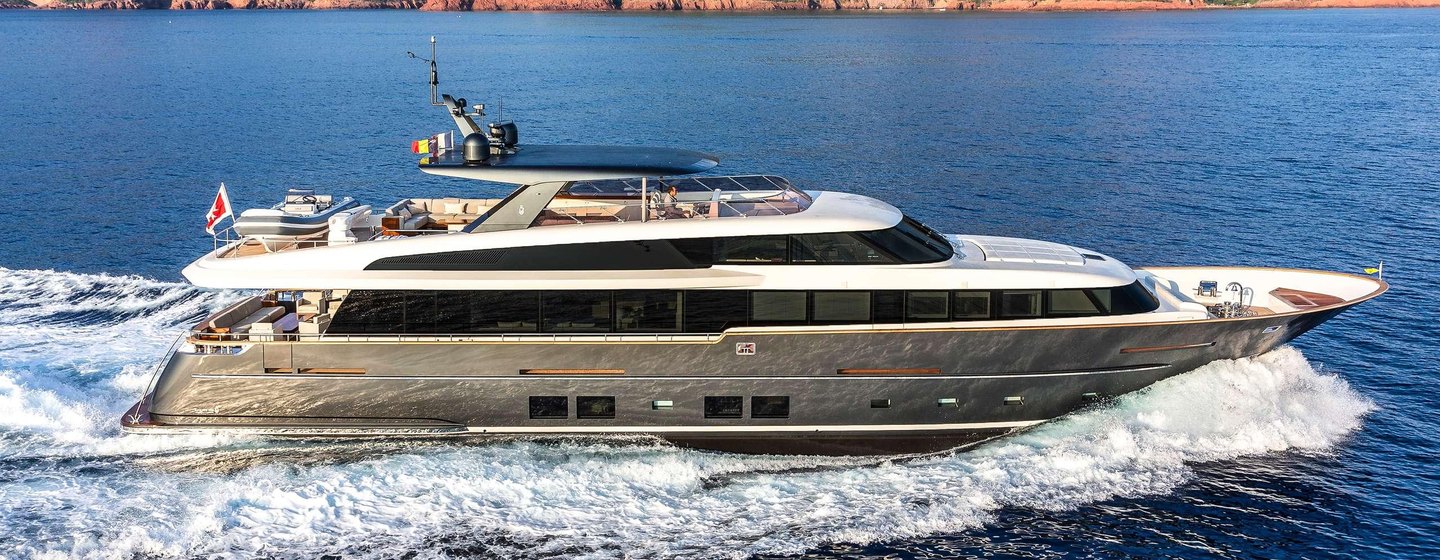 Superyacht Jangada under way 