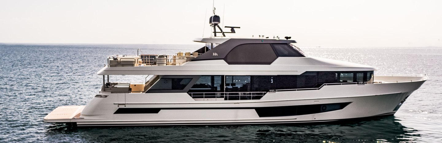 Ocean Alexander 32L Yachts, Example 1