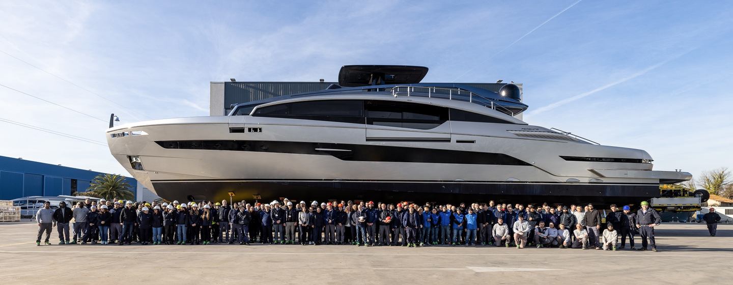 Pershing launch the first GTX116 ahead of sea trials photo 1