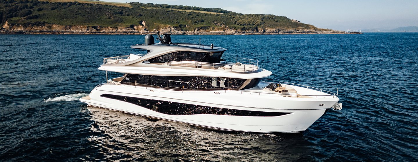 motor yacht Chase at anchor side profile