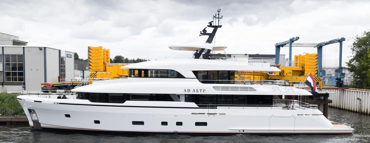 Motor yacht Ad Astra at anchor