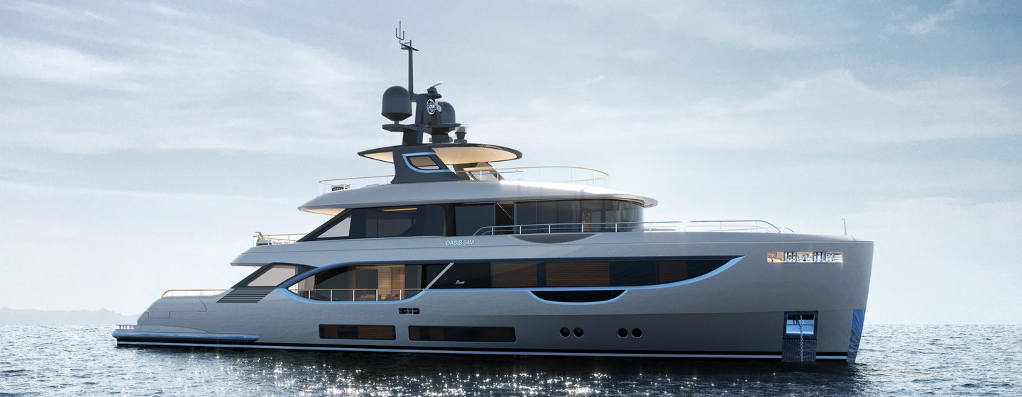 Benetti Oasis 34M on water