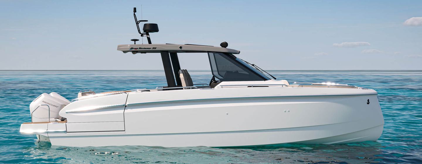  Gran Turismo 35 at anchor