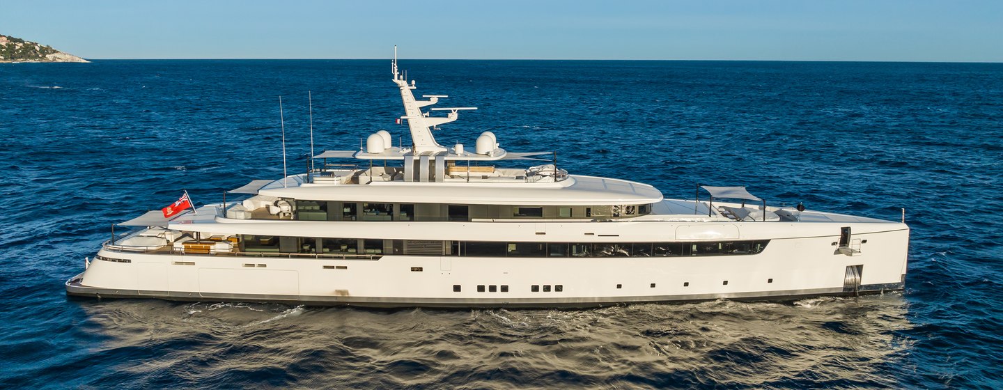 superyacht Alchemy at anchor 