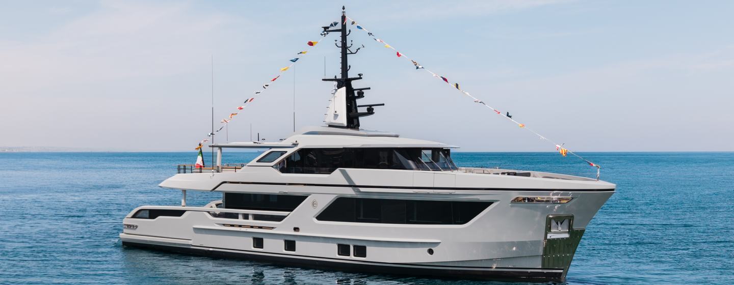 Cantiere delle Marche motor yacht Mon Coeur at anchor side view