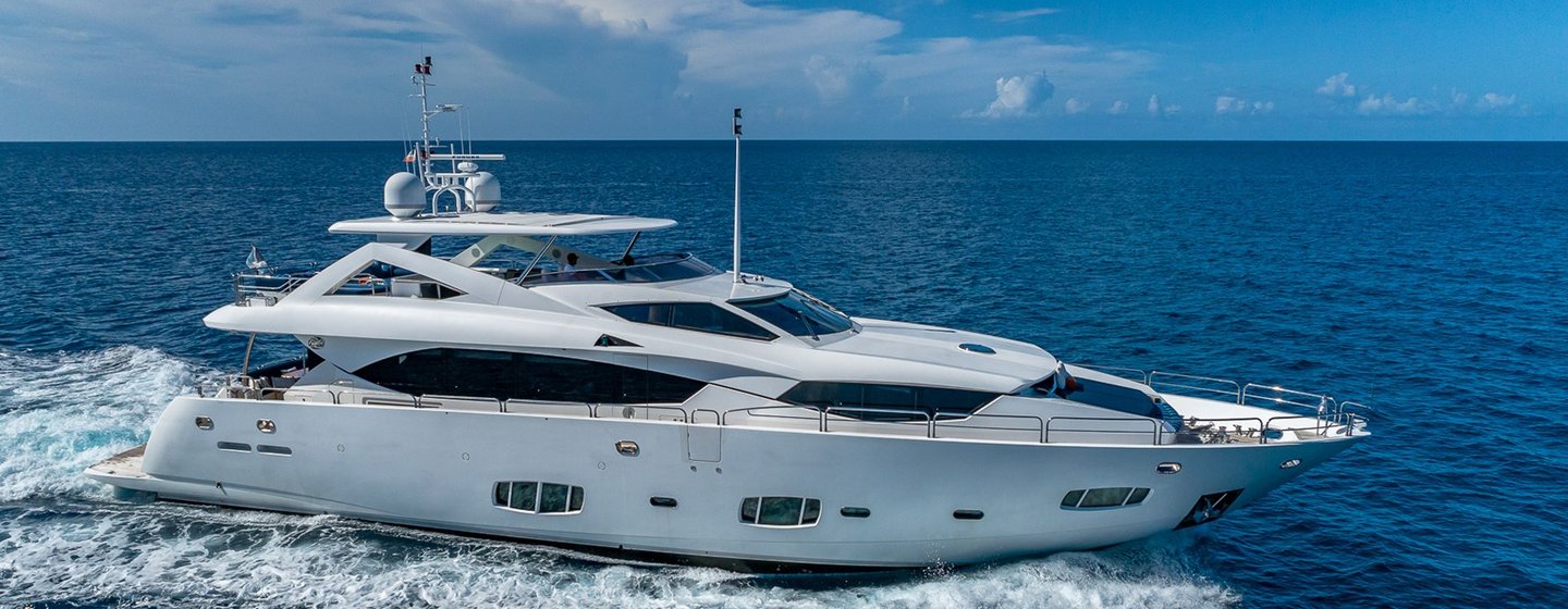 Superyacht Emrys under way 