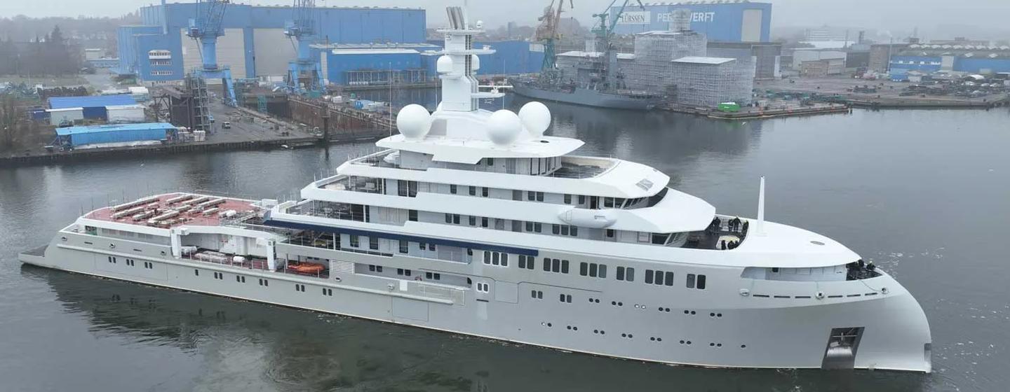 Lürssen superyacht O3 at anchor side view 