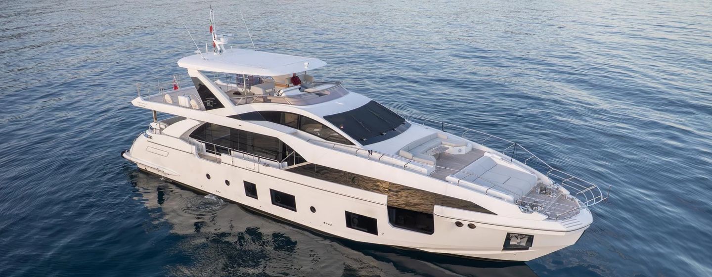 Motor yacht Dambar  at anchor 