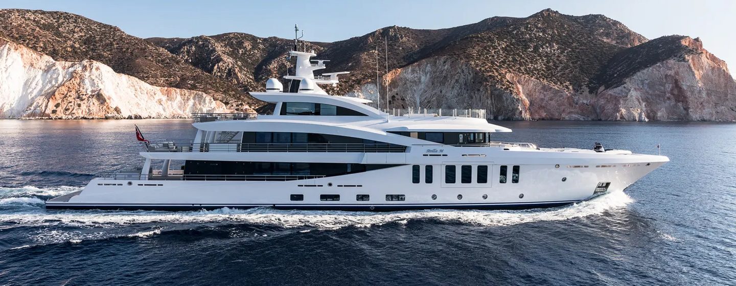 Superyacht Stella MI under way 