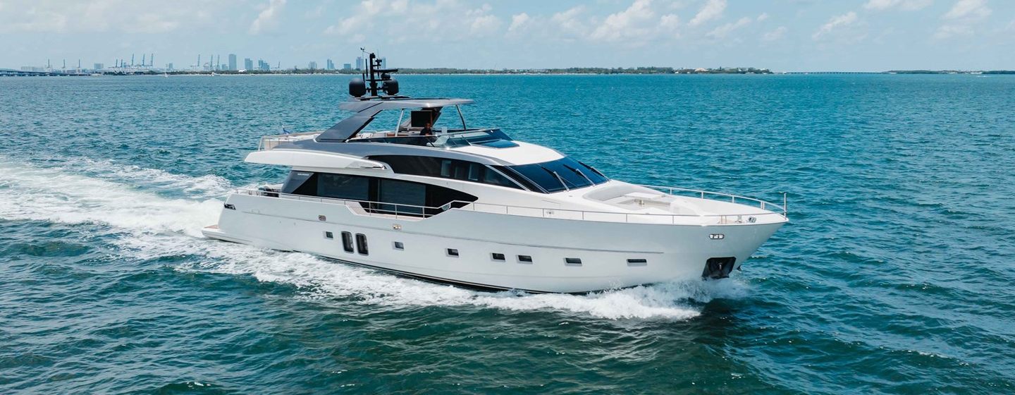 Motor Yacht Sasa under way 