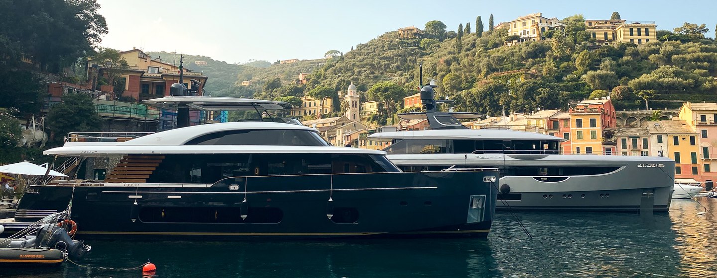 Magellano 25 and Oasis 40 yachts at anchor in Portofino during Azimut Benetti event