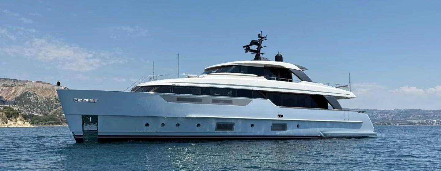 Sanlorenzo motor yacht Aisha at anchor side view 