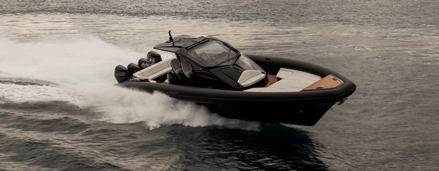 Technohull Alpha 45 dayboat under way