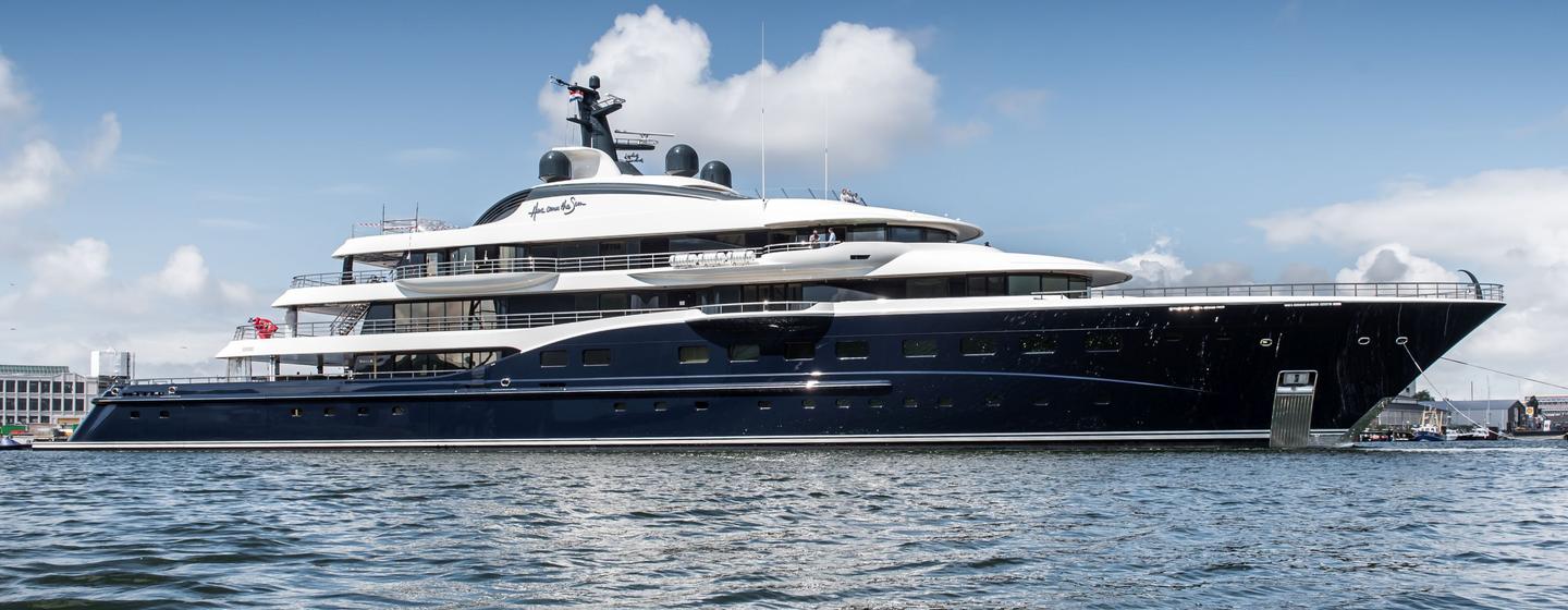 Superyacht Here Comes The Sun under way 