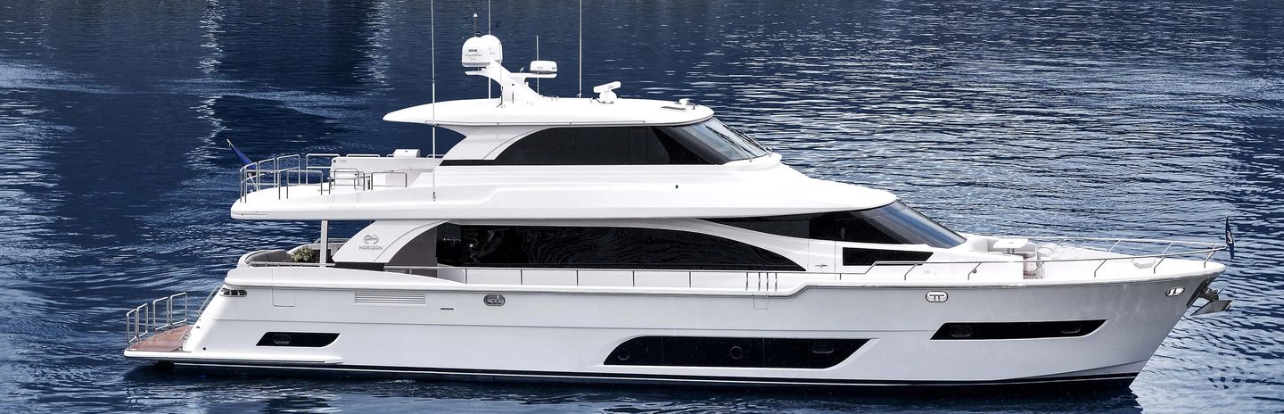 Horizon E81 Skylounge Yachts, Example 1