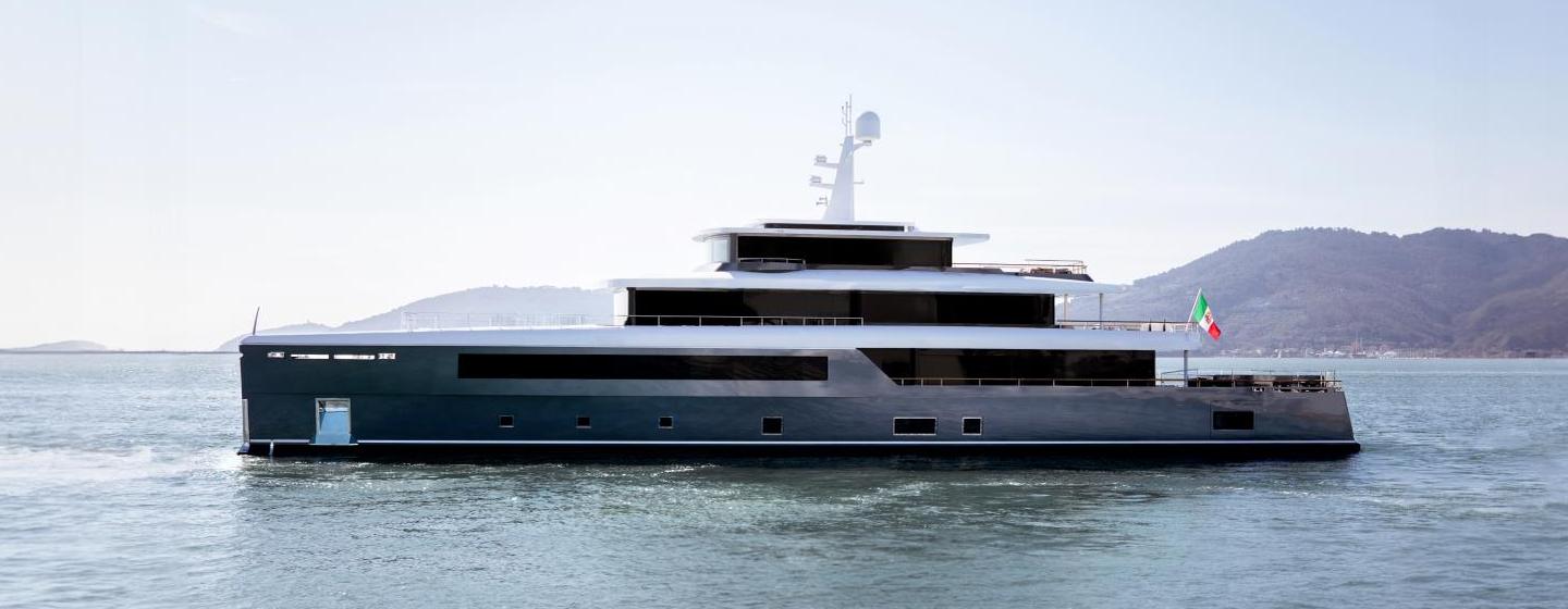 Superyacht Amante under way 