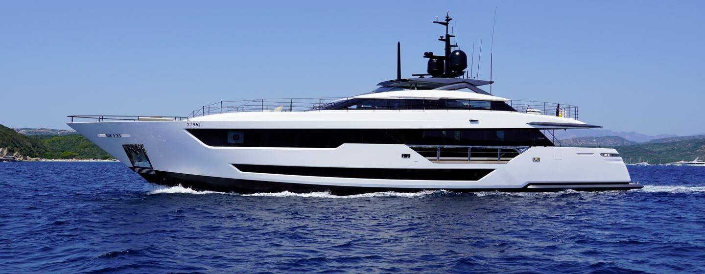 Motor yacht Sodan under way 