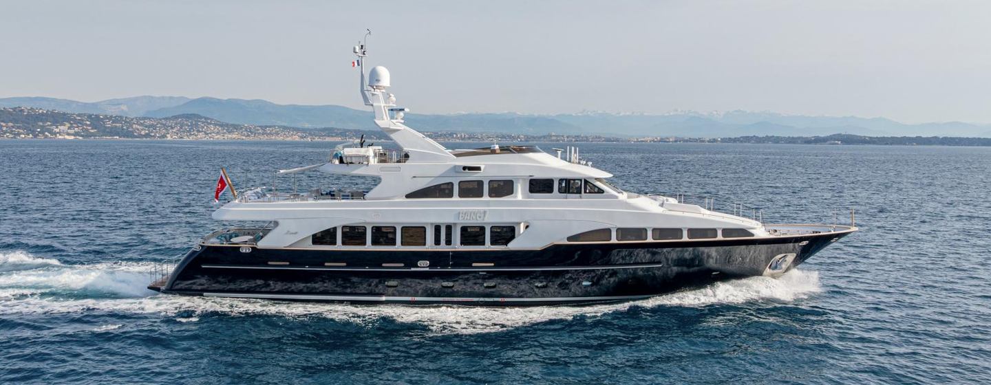 Superyacht Bang! under way 