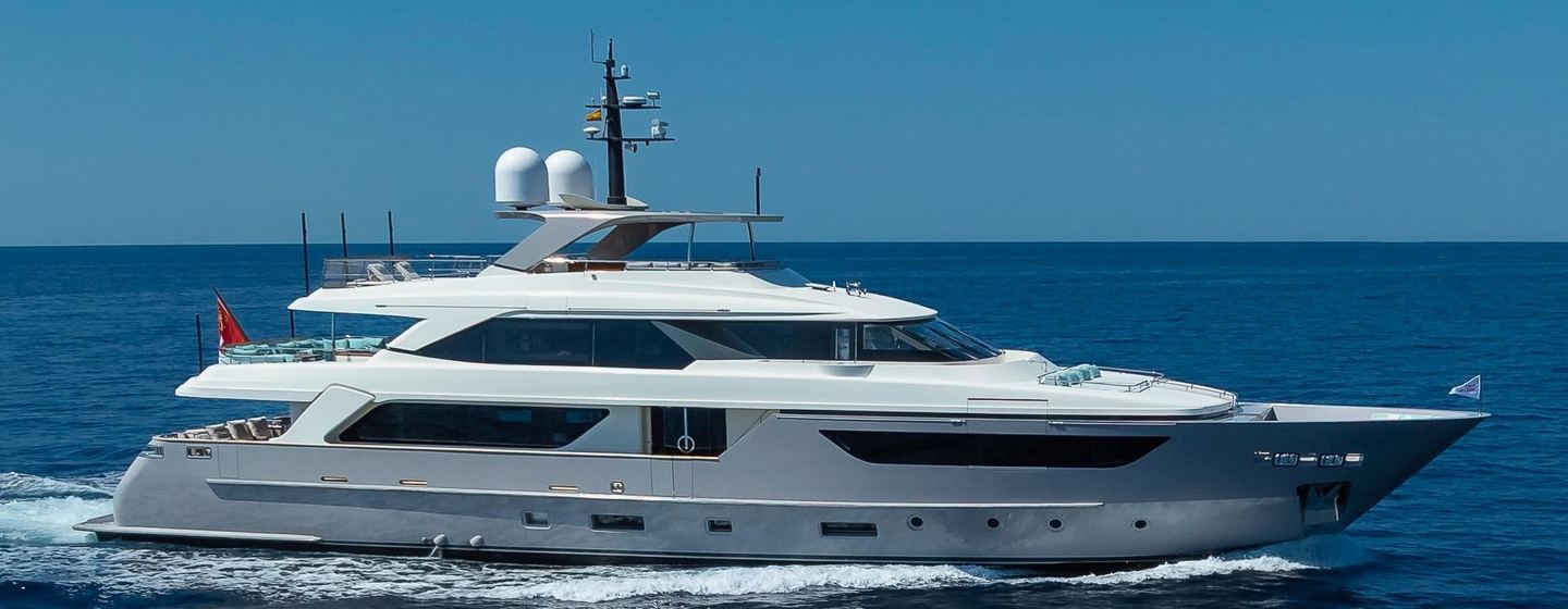 Sanlorenzo motor yacht Kia Ora underway side view 