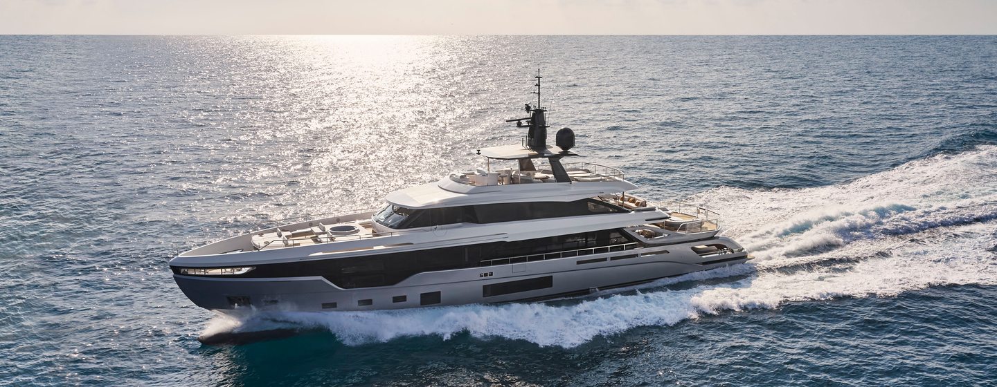 Azimut Trideck on water