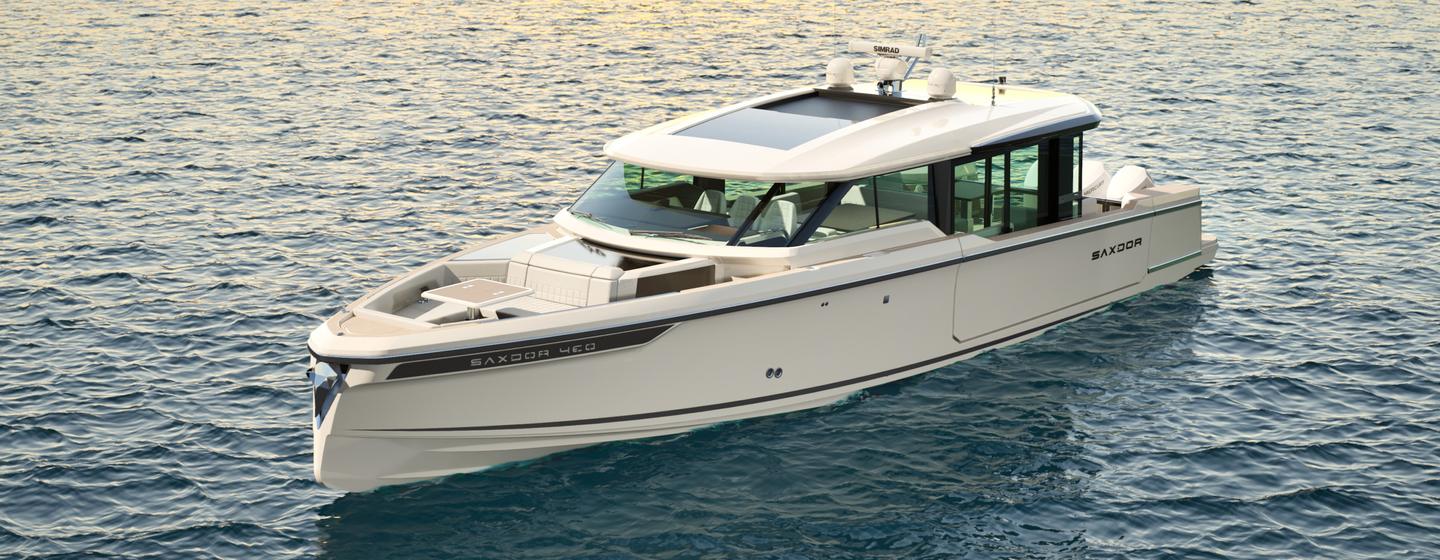 Saxdor 460 GTC boat at anchor 