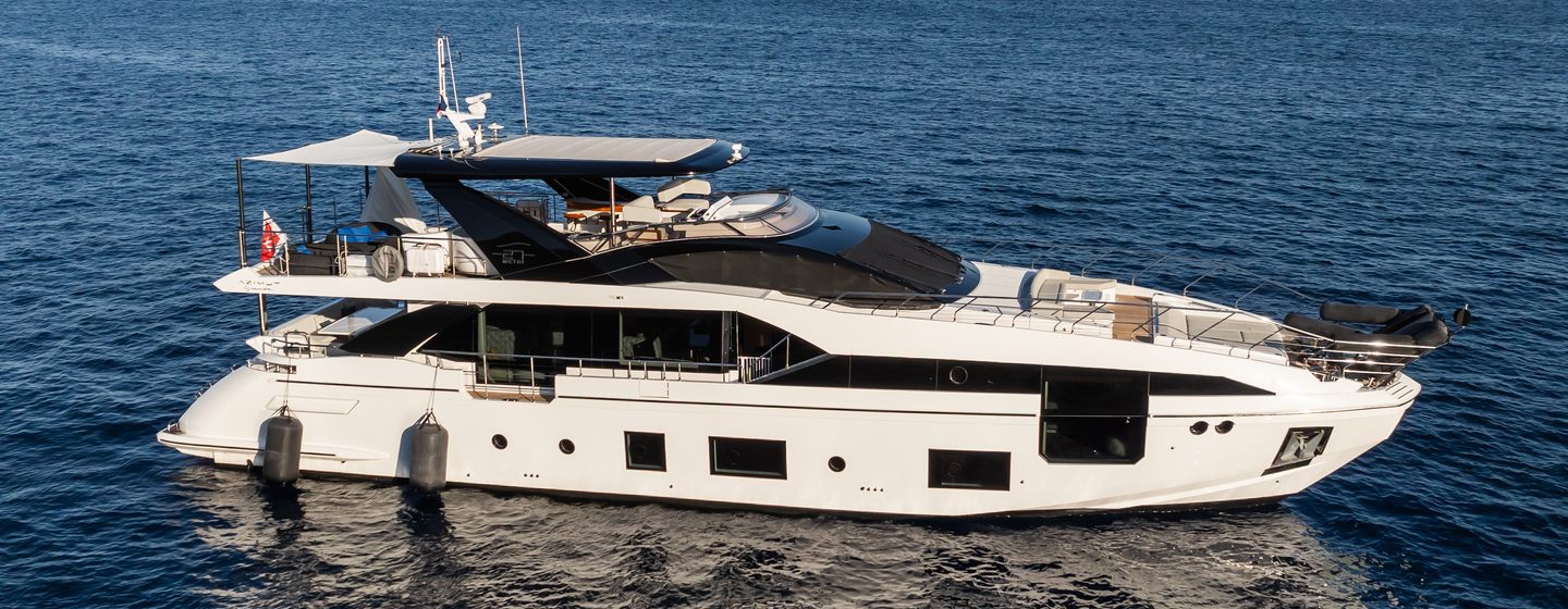 Motor Yacht Chillin’ at anchor 