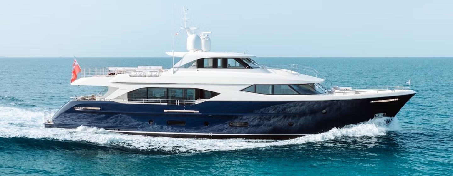 Moonen motor yacht Midnight Saga underway side view 