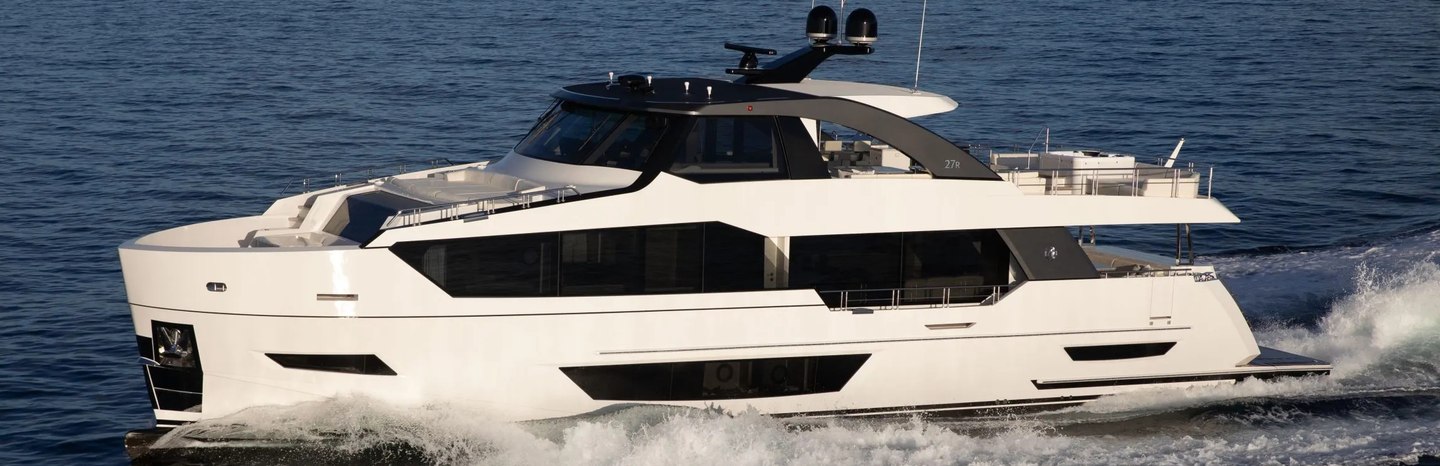 Ocean Alexander 27R Skylounge Yachts, Example 1