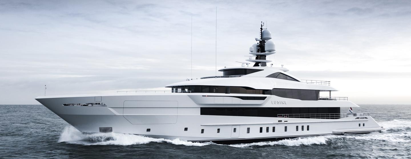 Heesen superyacht LUSINE on water