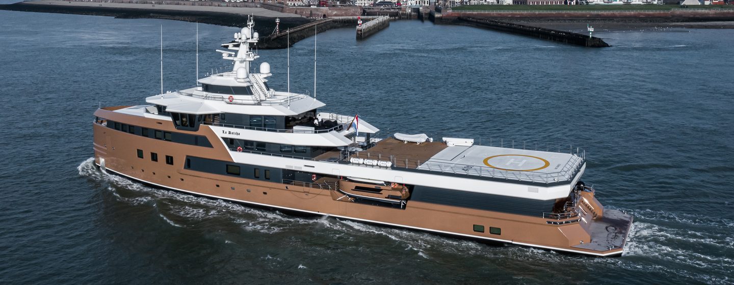 Damen’s “ultimate crossover” SeaXplorer 77 exployer yacht La Datcha delivered photo 1