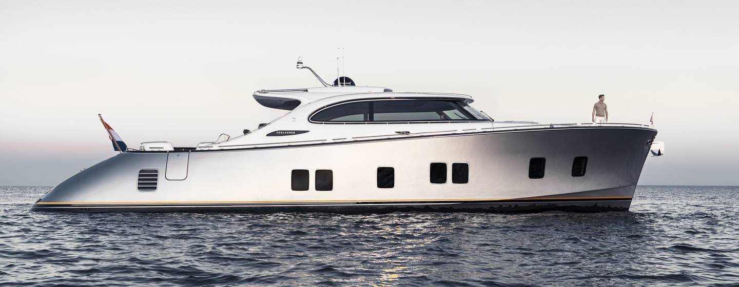 Zeelander 8 motor yacht at anchor 