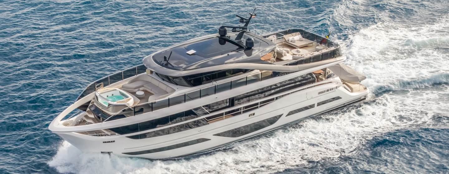 Motor yacht Gemini underway at speed
