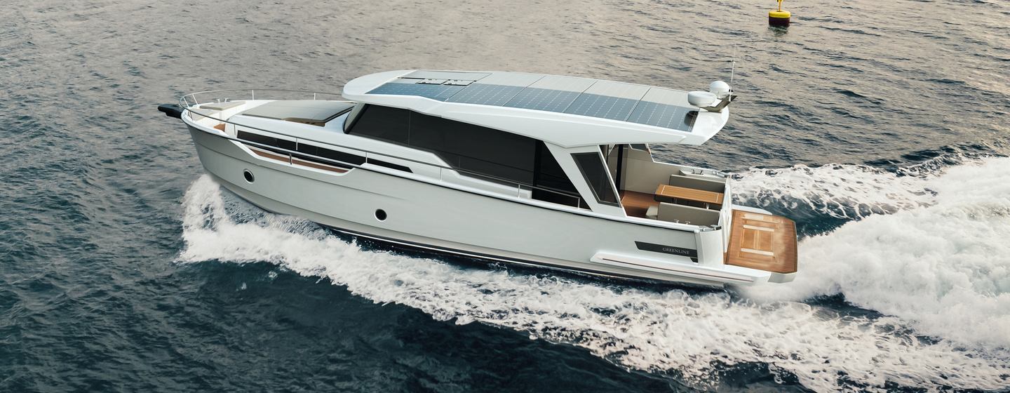 Greenline 42 boat under way 