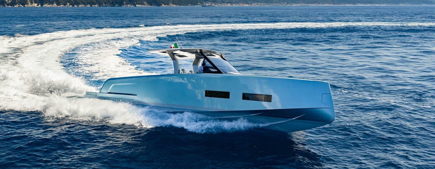 Pardo Yachts Pardo 43 motor yacht under way 