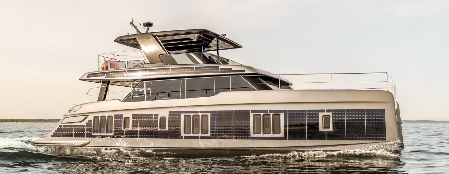 60 Sunreef Power Eco underway side view 
