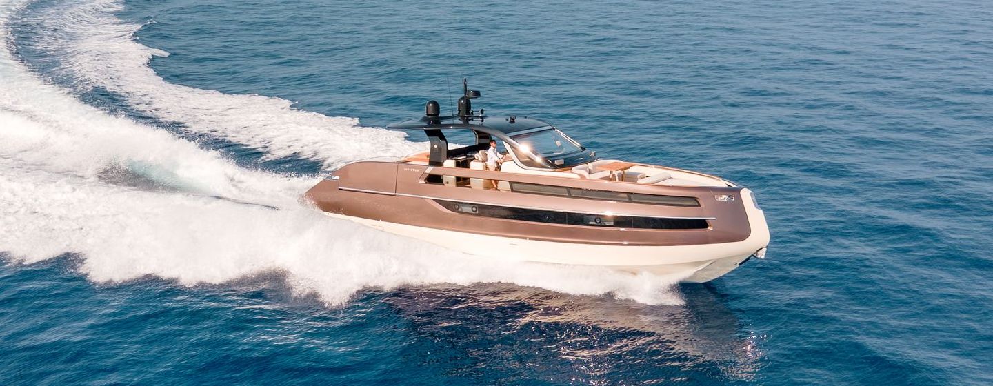 Invictus Yachts' TT550 motor yacht under way 