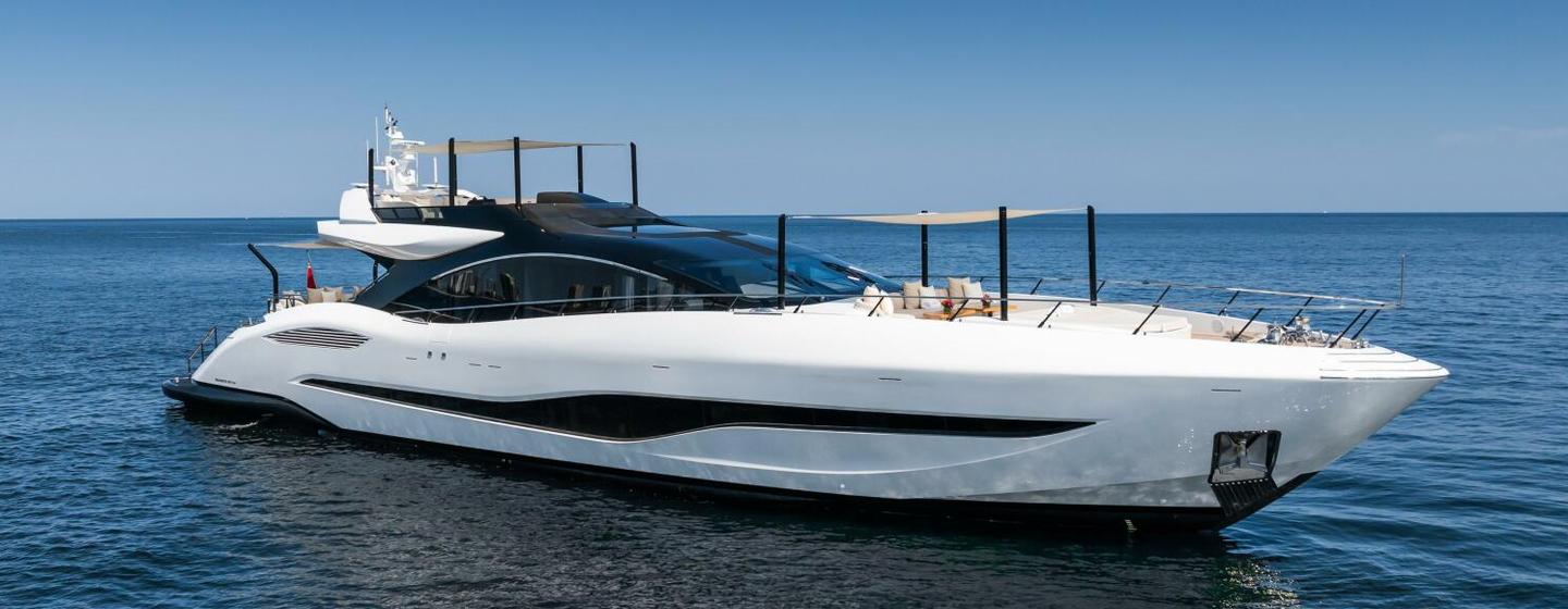 Motor Yacht Jacqpot at anchor