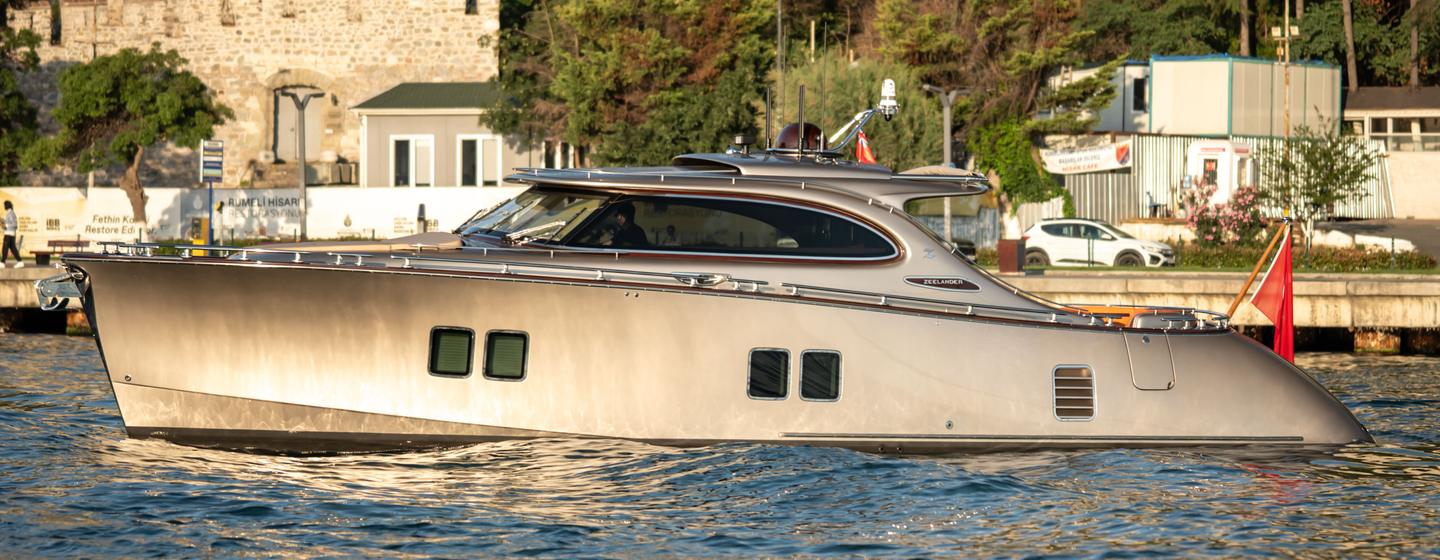  Zeelander 5 yacht at anchor side view 