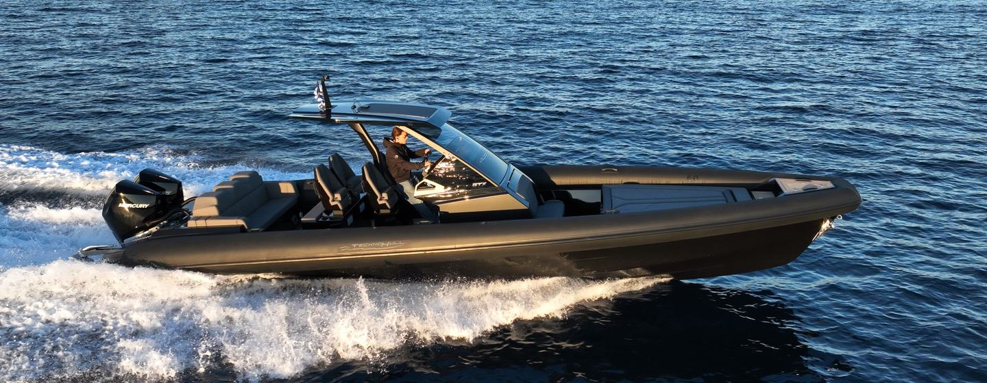 Technohull GTX dayboat under way 