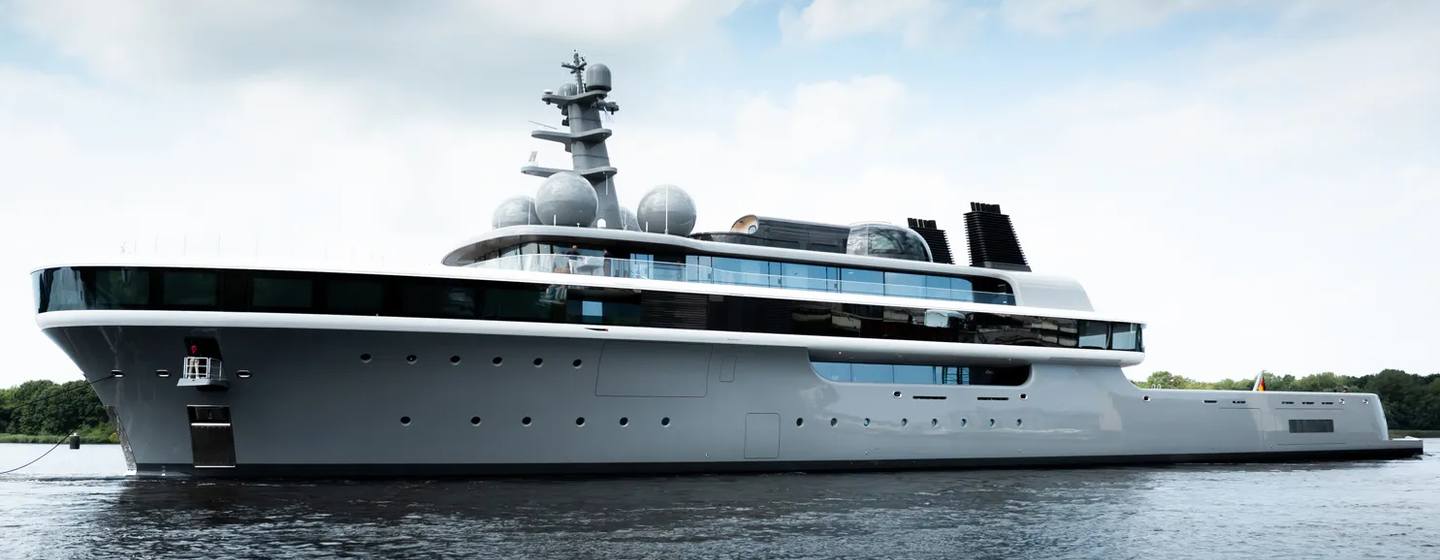 Superyacht Nausicaä under way