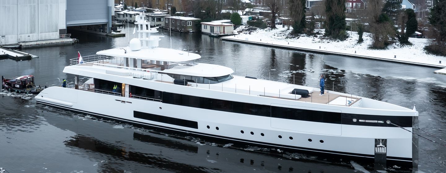 Feadship superyacht Graycliffs at anchor side view 